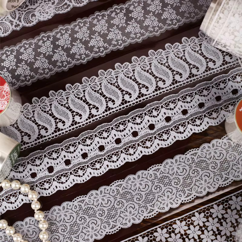 Weißes Washi-Tape mit elegantem Spitzenmuster für Scrapbooking und DIY-Projekte, 1 Rolle, B: 2 cm, L: 200 cm - Bild 2