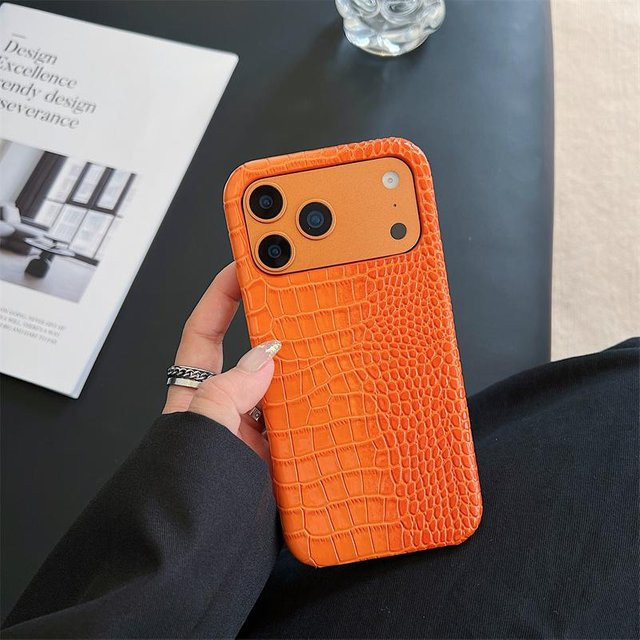 Apple iPhone Hülle mit Krokodilmuster in Orange aus hartem PC und Leder für iPhone 17 bis 11 Pro Max - Bild 1