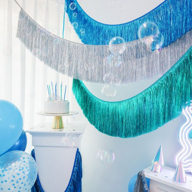 Parehope Premium Fransen-Quasten-Banner in Silber aus Kunststoff für Wand- und Deckendekoration bei Hochzeit, Geburtstag oder Weihnachten, Länge: 150 cm - Bild 1