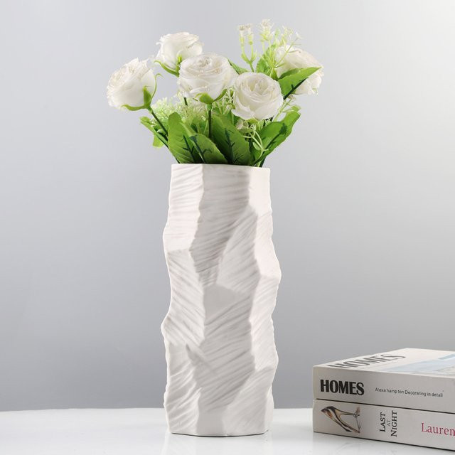 Moderne weiße Keramikvase in abstrakter Form für deine Dekoration und getrocknete Blumen - Bild 1