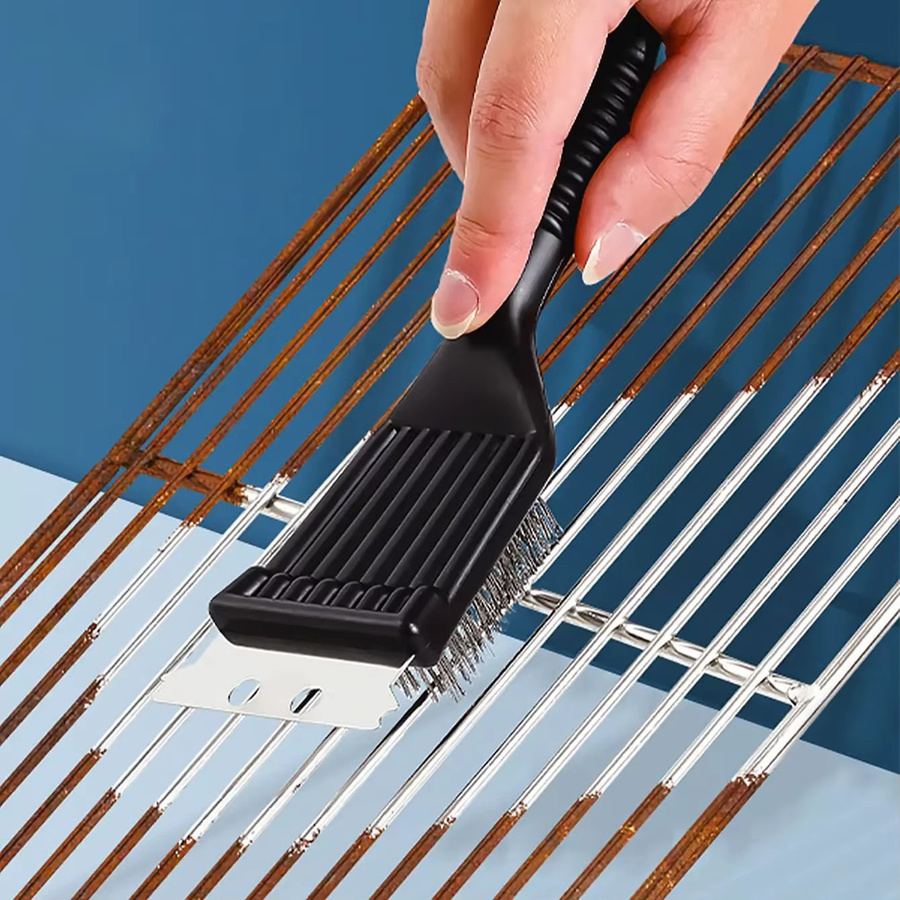 Zwei-in-Eins Grillreinigungsbürste aus Edelstahl mit Klinge in Schwarz - Bild 3