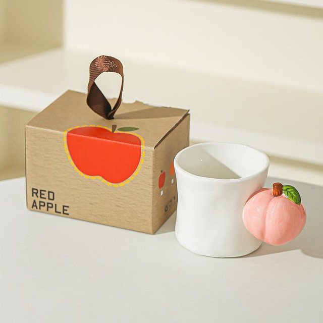 Kreative Keramiktasse mit Apfel- oder Pfirsich-Design von Yiran bag in Orange und Weiß, Volumen: 400 ml - Bild 1