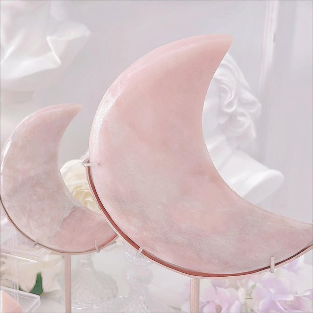 CrystalHola Opal-Mondkristall in Rosa als abstrakte Tischdekoration - Bild 1