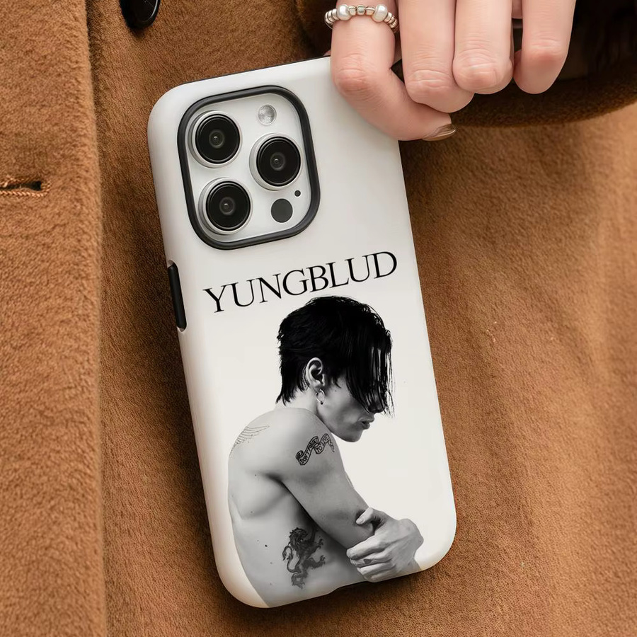 Y-Yungblud Idols Handyhülle für iPhone 12 bis iPhone 17 Pro Max Plus, glänzende HD-Doppelschicht-Flüssighartschale, Weiß - Bild 3