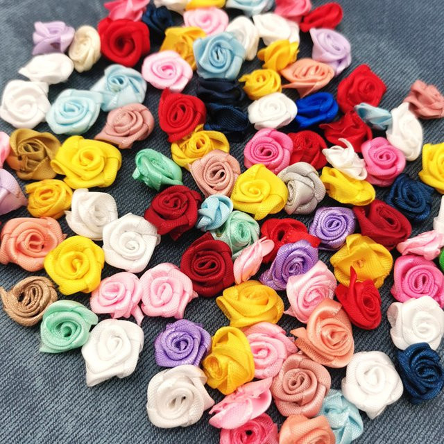 RIBBON HOUSE Mini Satin-Rosen Blumen in Mixfarben für DIY Scrapbooking und Hochzeitsdekoration, 100 Stück, 15 mm - Bild 1