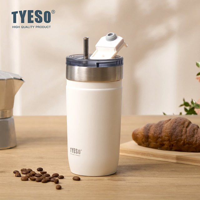 TYESO Isolierbecher mit Strohhalm aus 304 Edelstahl, vakuumisoliert, Farbe: Grün, Volumen: 550 ml / 710 ml - Bild 1