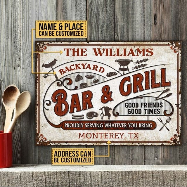 Personalisiertes Metall-Terrassenschild Backyard Bar and Grill von Hello Young in Weiß - Bild 1