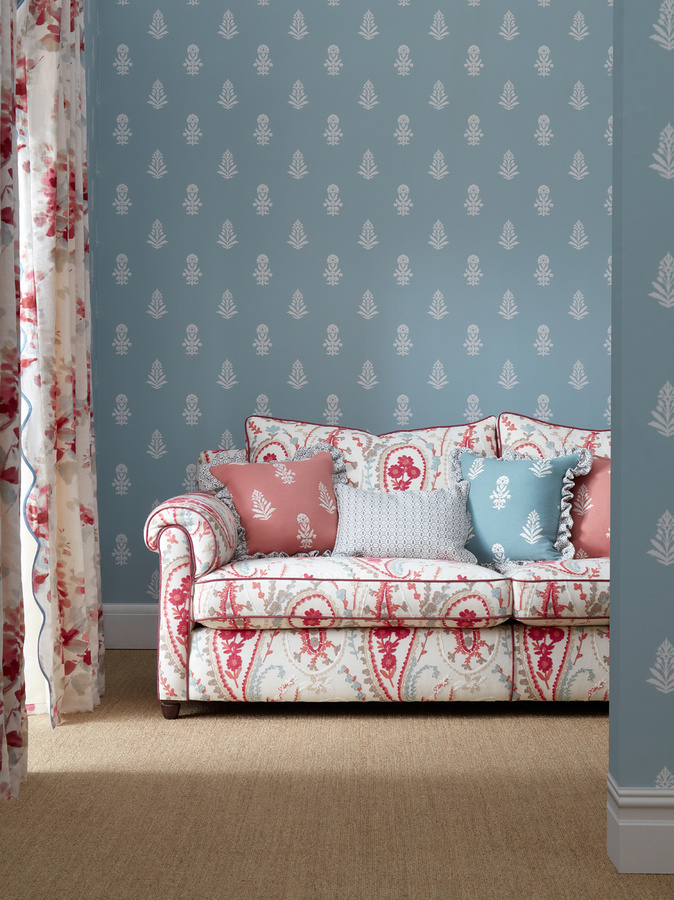 Sanderson Tapete Dabu Porcelain in Weiß und Blau mit floralem und botanischem Ethnic-Muster, Vlies, Matt - Bild 1