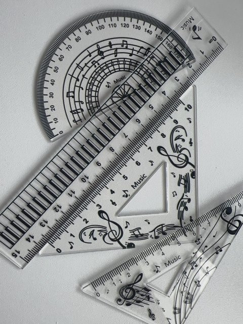 Transparentes Musiknoten-Lineal-Set mit Klaviertastatur-Design bestehend aus geraden, Dreieck- und Kreislinealen aus Kunststoff für den Schulbedarf - Bild 1