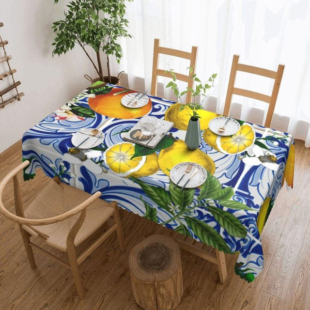 Wasserdichte und ölabweisende Tischdecke von JINGYUE Pet mit mediterranem Zitronen-Design auf blauen Keramikfliesen, Farbe: Grau/Blau/Mehrfarbig, B: 137 cm, T: 183 cm - Bild 1