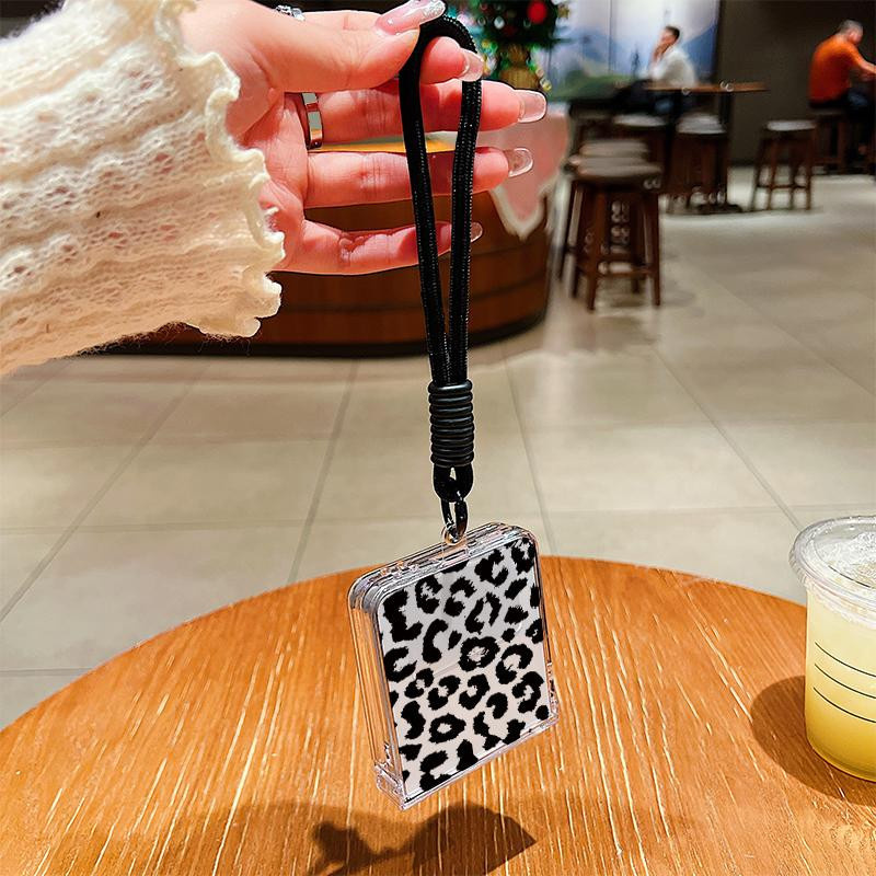Transparente Handyhülle mit Leopardenmuster und Lanyard für Samsung Galaxy Z Flip 7 FE, Z Flip 6 und Z Flip 5G aus hartem PC - Bild 3