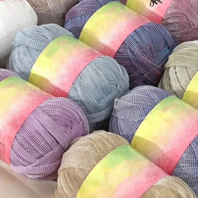 Blinkendes Garn in Bonbonfarben für DIY-Projekte zum Stricken und Häkeln, 50 g, Mehrfarbig - Bild 1