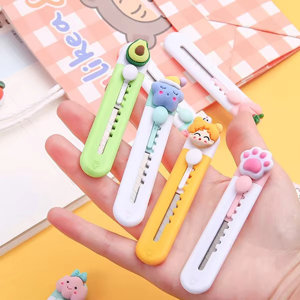 Set aus 3 oder 5 tragbaren Mini-Papiercutter im Cartoon-Katzen-Wolken-Design, gelb, für Schule und Büro - Bild 1
