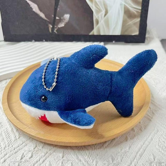 Fashnics Simulationshai Plüsch Anhänger, blau, 18cm - Bild 1