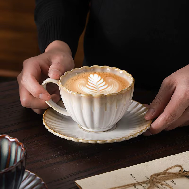Gestreifte Keramiktasse in Gelb im Vintage-Design für Kaffee und Tee - Bild 3