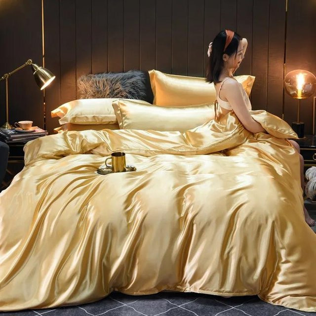 Bin Chi Textiles Luxuriöses 4-teiliges Seidenbettwäsche-Set in Gold mit Bettbezug, Kissenbezügen und Bettlaken - Bild 1