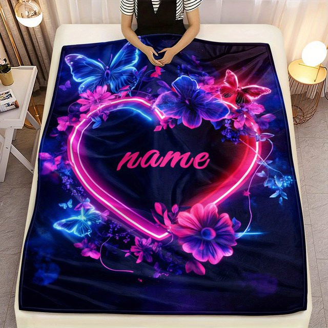 Personalisierte Flanell-Überwurfdecke mit Schmetterlings-Herz-Design für Bett, Sofa oder Camping - Bild 1