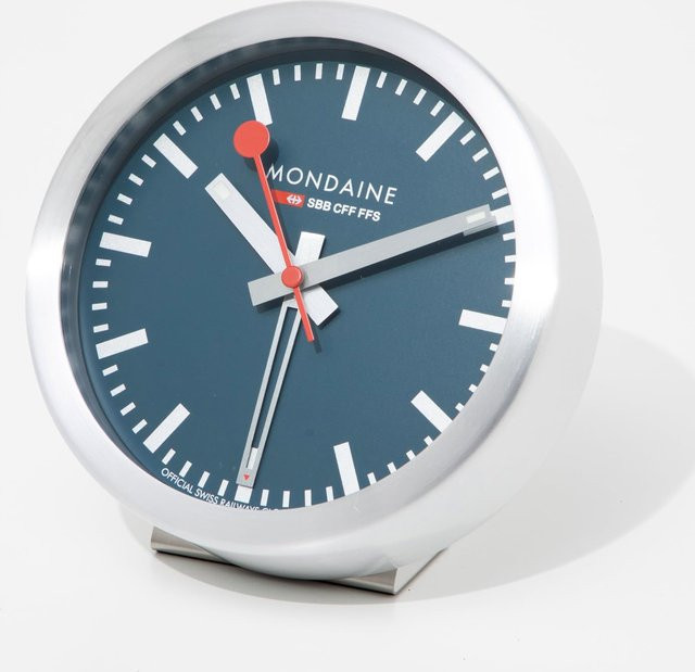 Mondaine Retro Tischuhr und Wecker A997.MCAL.46SBV.2 in Silber-Blau mit Analog-Quarzwerk, Durchmesser: 12,5 cm - Bild 2