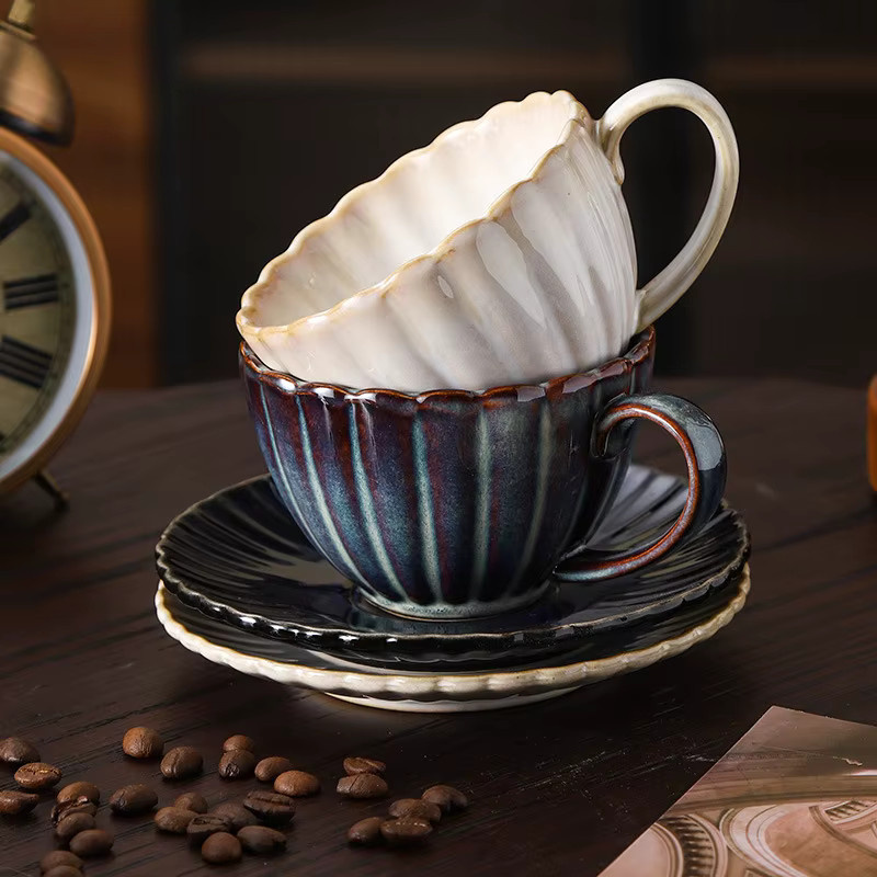 Gestreifte Keramiktasse in Gelb im Vintage-Design für Kaffee und Tee - Bild 2