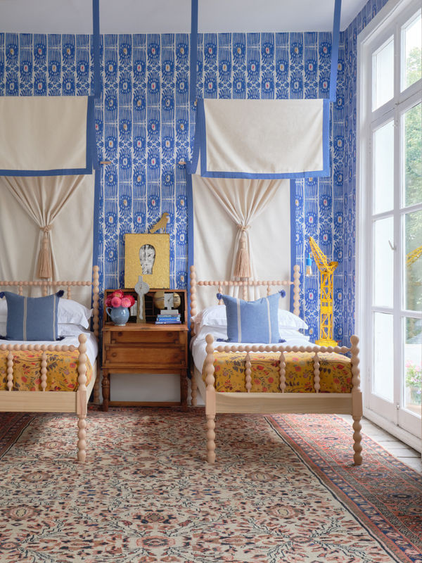 Mindthegap Tapete Ikat Carnival in Blau mit botanischem und ethnischem Muster als Vlies-Tapete - Bild 2