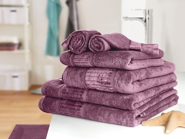 GÖZZE Bio Duschtuch aus Baumwolle in Purple, B/H: 70 x 140 cm - Bild 1