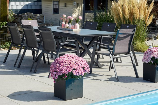 Hartman Xanadu Aruba Garten-Essgruppe aus Aluminium und Textilene in Anthrazit und Schwarz mit Glaskeramik-Tisch und 8 Stapelsesseln, Tisch B/T: 160 x 100 cm bis 220 x 100 cm - Bild 1