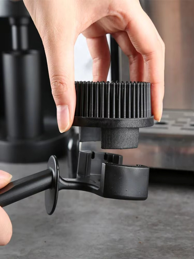 EAKOERS Espressomaschine Reinigungsbürste aus Silikon in Schwarz für 51mm und 58mm Siebe, runde Reinigungsbürste - Bild 5