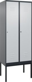 C+P Spind Classic PLUS Garderobenschrank mit 2 Abteilen, Stahlkonstruktion, Zylinderschloss, 4 Garderobenhaken und Trennwand, Farbe: Grau, H x B x T: 212 x 80 x 50 cm - Bild 1