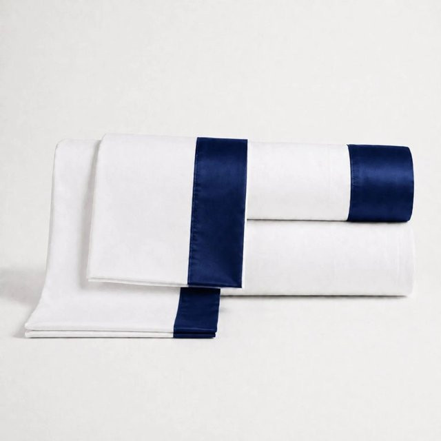 The White Stone Bettwäsche-Set Einzelbett aus 100% Baumwolle in Weiß und Blau mit Satin-Bordüre und Jacquard-Details - Bild 1