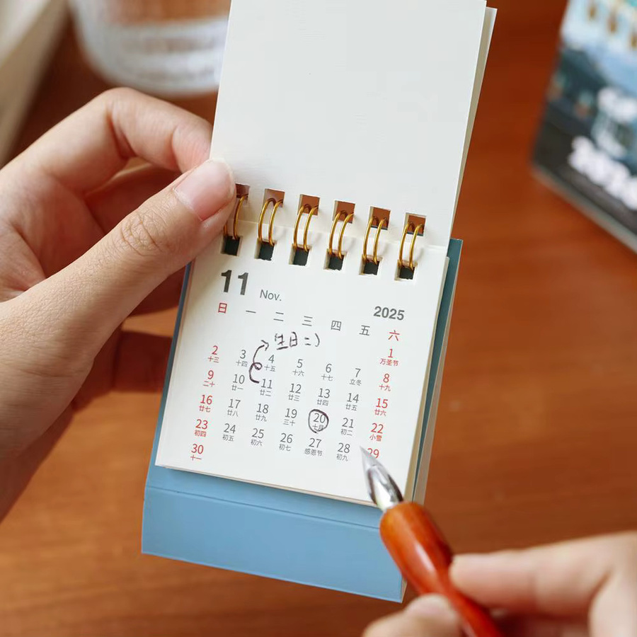Mini-Tischkalender 2026 als stehender Flip-Kalender und Monatsplaner in Mehrfarbig für dein Büro oder Zuhause - Bild 4