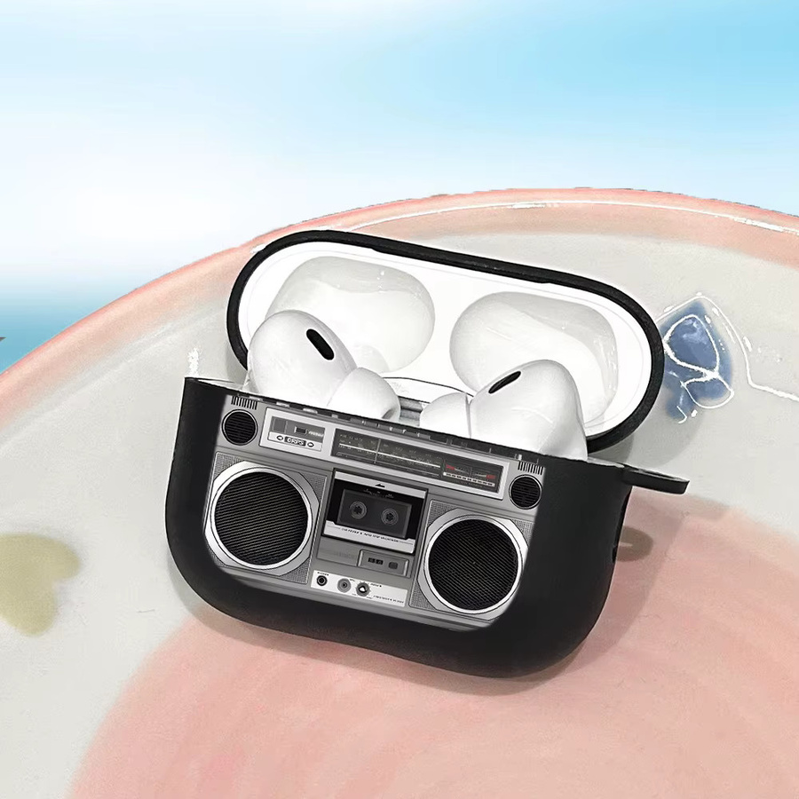 Stoßfeste Kopfhörerhülle mit Retro-Recorder-Muster für Apple AirPods Pro 2/3 und AirPods 4/3/1/2 in Schwarz - Bild 2