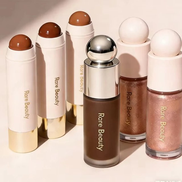 Rare Beauty Facial 3D Liquid Bronze Contour Stick, Bronze, Schimmernd - Bild 1