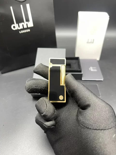 Dunhlil Turbo Gas Feuerzeug aus Metall mit High-Flame Funktion, winddicht, in Schwarz und Gold - Bild 1