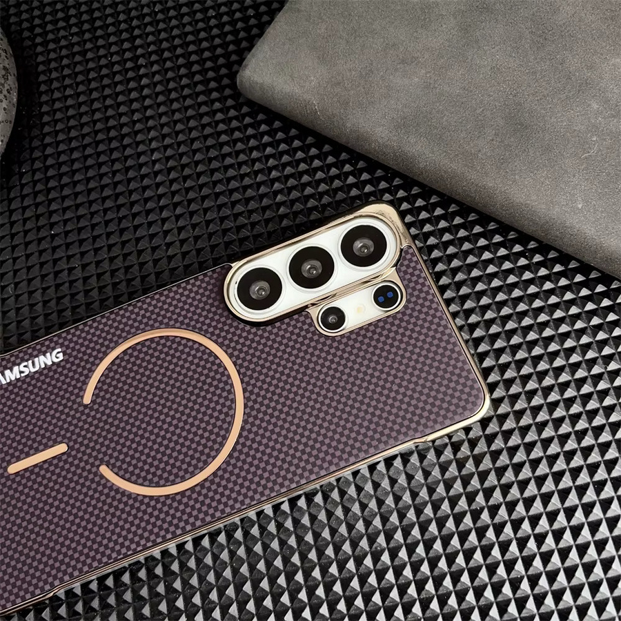 Magnetische Kevlar-Carbonfaser Hülle für Samsung Galaxy S26 Ultra, S25 Ultra und S24 Plus in Schwarz mit Magsafe Kompatibilität für kabelloses Laden - Bild 1