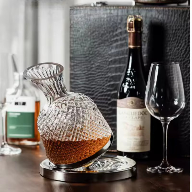 PDQ Kristallglas-Dekanter in Transparent mit geometrischem Design, 1,5 l - Bild 2