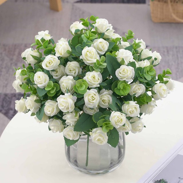 ZQCY Kunstrosen in Weiß als florale Dekoration für Hochzeit, Valentinstag und Wohnzimmer - Bild 1