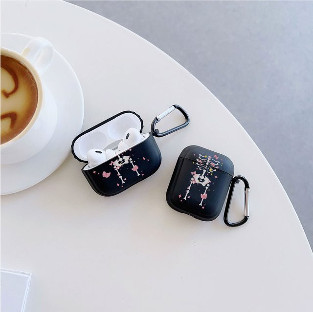Dark Night Kopfhörerhülle für Apple AirPods 1, 2, 3, 4, Pro, Pro 2 und Pro 3 mit Hakenabdeckung in Schwarz und Beige - Bild 1