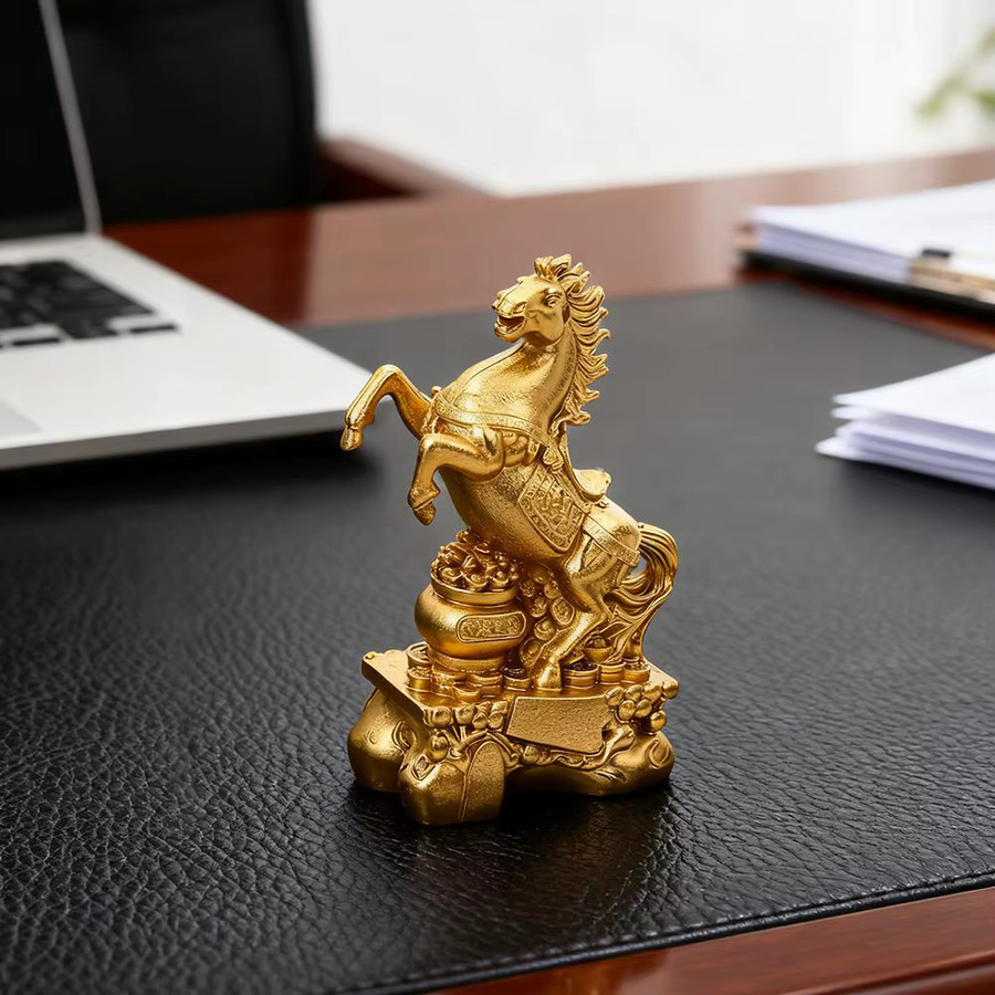KITPIPI Feng Shui Pferde-Statue 2026 Jahr des Pferdes als dekoratives Gold Ornament für Schreibtisch und Bücherregal aus PVC - Bild 2