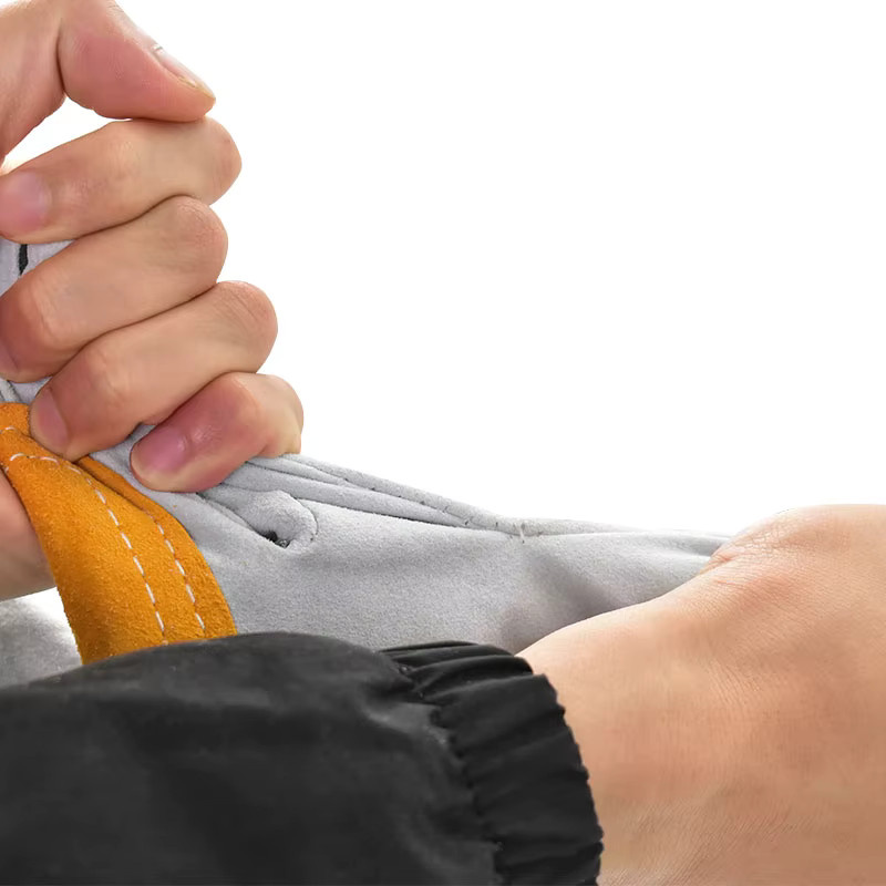 Schweißhandschuhe aus doppelt gespleißtem Rindsleder in Grau für Grill- und Backarbeiten mit vollständigem Schutz der Handfläche - Bild 3