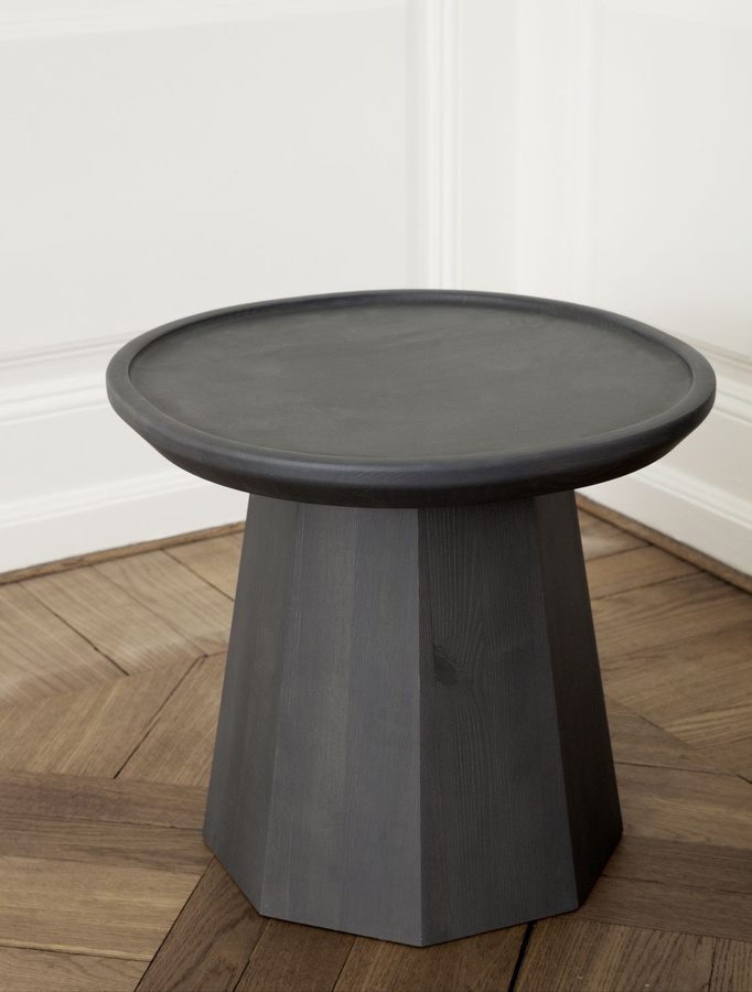 Normann Copenhagen Pine Beistelltisch aus Holz in Rundform - Bild 3