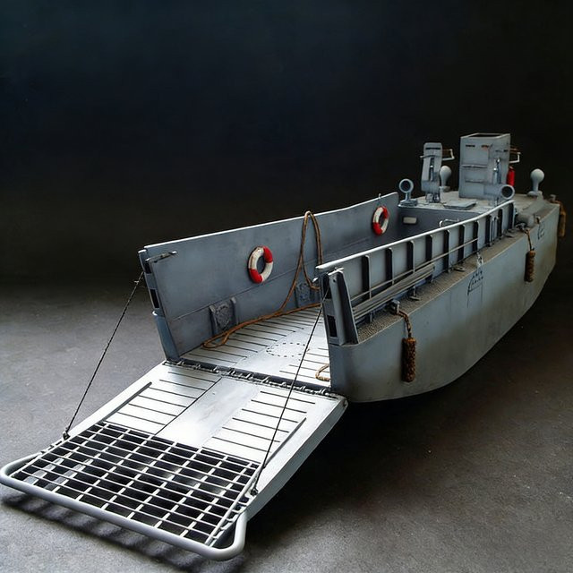 AT 99 MODEL Marine-LCM-3-Landungsboot-Montagemodell, Maßstab 1:35, statischer Modellbausatz - Bild 1