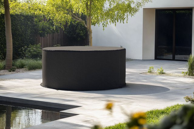 OUTFLEXX Abdeckhaube für Tische in Schwarz aus wasserabweisendem Ripstop-Polyester mit TPU-Beschichtung, Durchmesser: 170 cm, Höhe: 74 cm - Bild 1