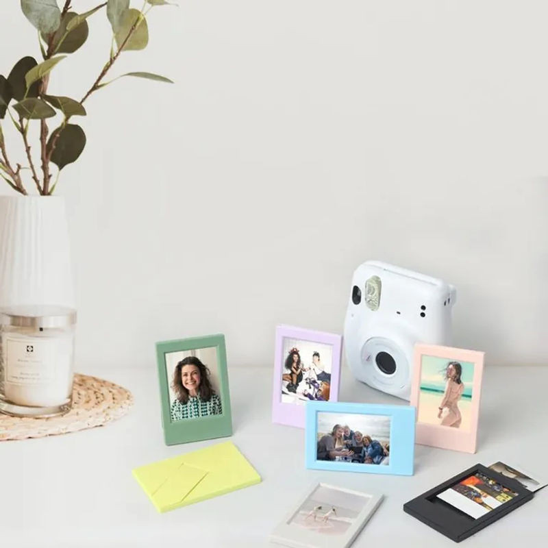 Mini Fotolijst von Binchi Lighting Appliances für Polaroid Fotos als Tischaufsteller aus Kunststoff in Grün und Mehrfarbig, Rechteckig - Bild 1