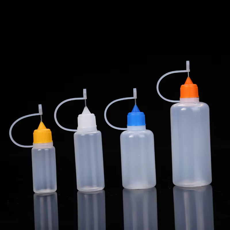 5 leere Applikatorflaschen mit Nadelspitze aus Kunststoff in Transparent zum Basteln und Befüllen mit Farbkleber - Bild 3