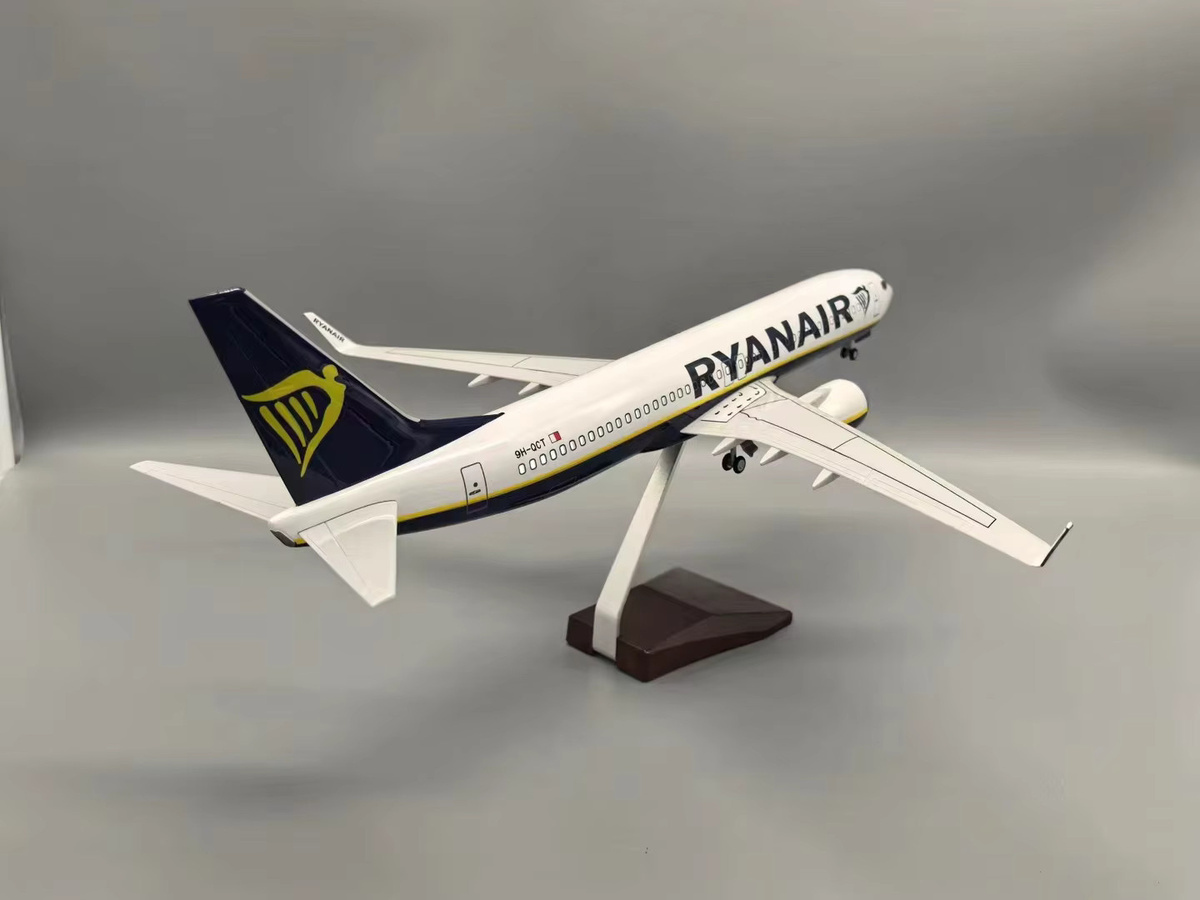 ZOCO Spielzeugflugzeug B737-800 Ryanair Modell aus Harz mit LED-Licht in Blau und Weiß, Länge: 47 cm - Bild 2