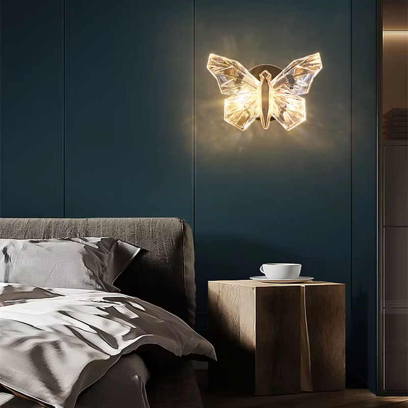 Lyfs Nordic LED Schmetterling Wandlampe in Gold/Messing mit warmweißem Licht für Wohnzimmer, Schlafzimmer und Hotel - Bild 3