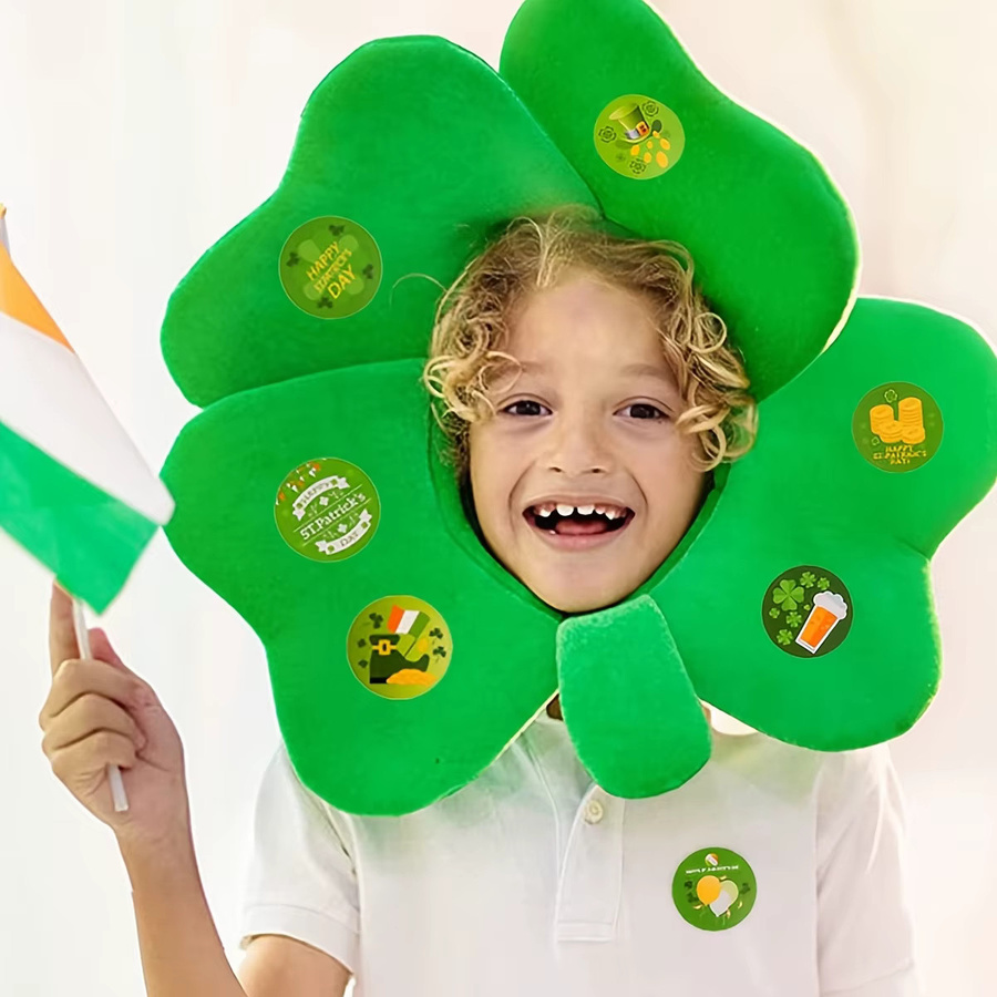 2 Rollen mit 1000 Stück St. Patrick's Day Aufkleber in Grün aus Papier mit Kleeblatt-Motiv zur Dekoration und als Geschenkpapierverschluss - Bild 2