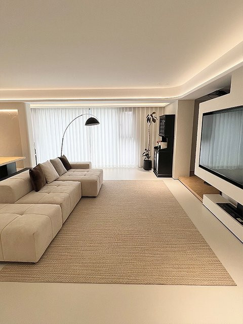 VIKAMA Premium Teppich in Beige im minimalistischen Design für dein Schlafzimmer - Bild 1
