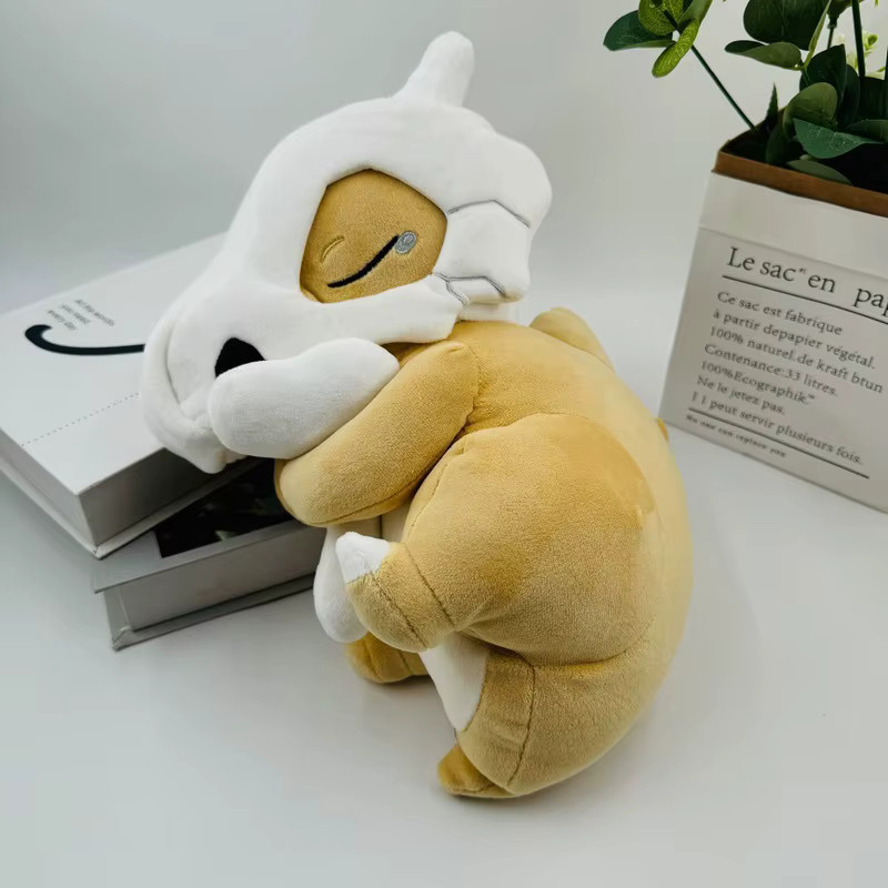 TAKARA TOMY Pokémon Cubone Dinosaurier-Kopfmaske Plüschtier, 32cm - Bild 2