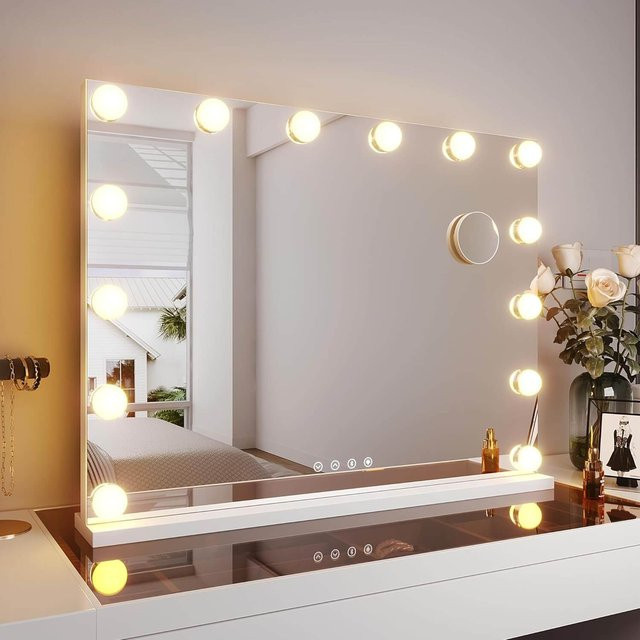 SONNI Hollywood Schminkspiegel mit Beleuchtung in Weiß, B: 80 cm, H: 60 cm, mit 3 Lichtmodi, USB, Bluetooth und abnehmbarer 10X Lupe - Bild 1
